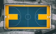 开云体育官网-孤勇者之歌，霍勒迪的独奏如何让青岛在飓风中心险胜鹈鹕
