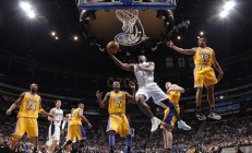 开云体育平台APP-范弗利特末节狂飙定乾坤，深圳队轻取马刺显团队韧性