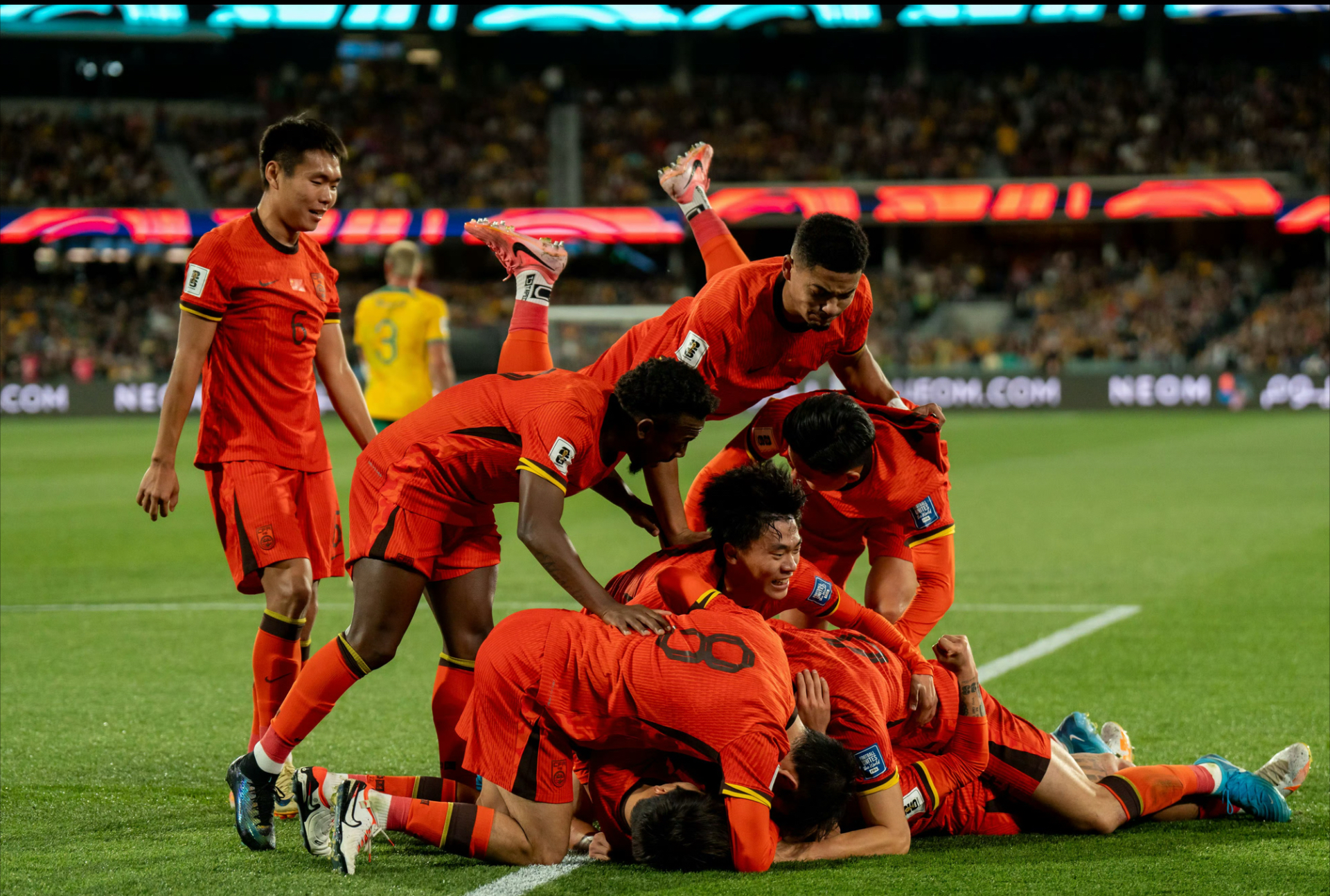 足球比赛中的豪情壮志和拼搏精神 足球比赛中的豪情壮志和拼搏精神