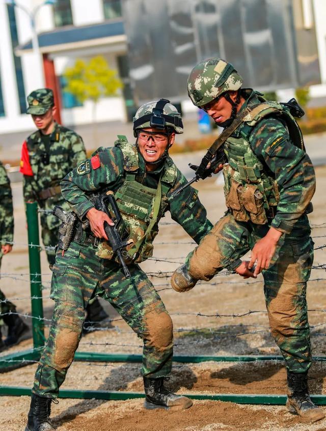 俄罗斯选手在射击比赛中抢先达到终点