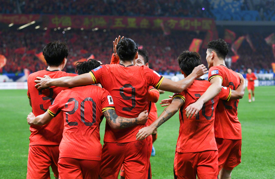 足球联赛中，中国队表现出色