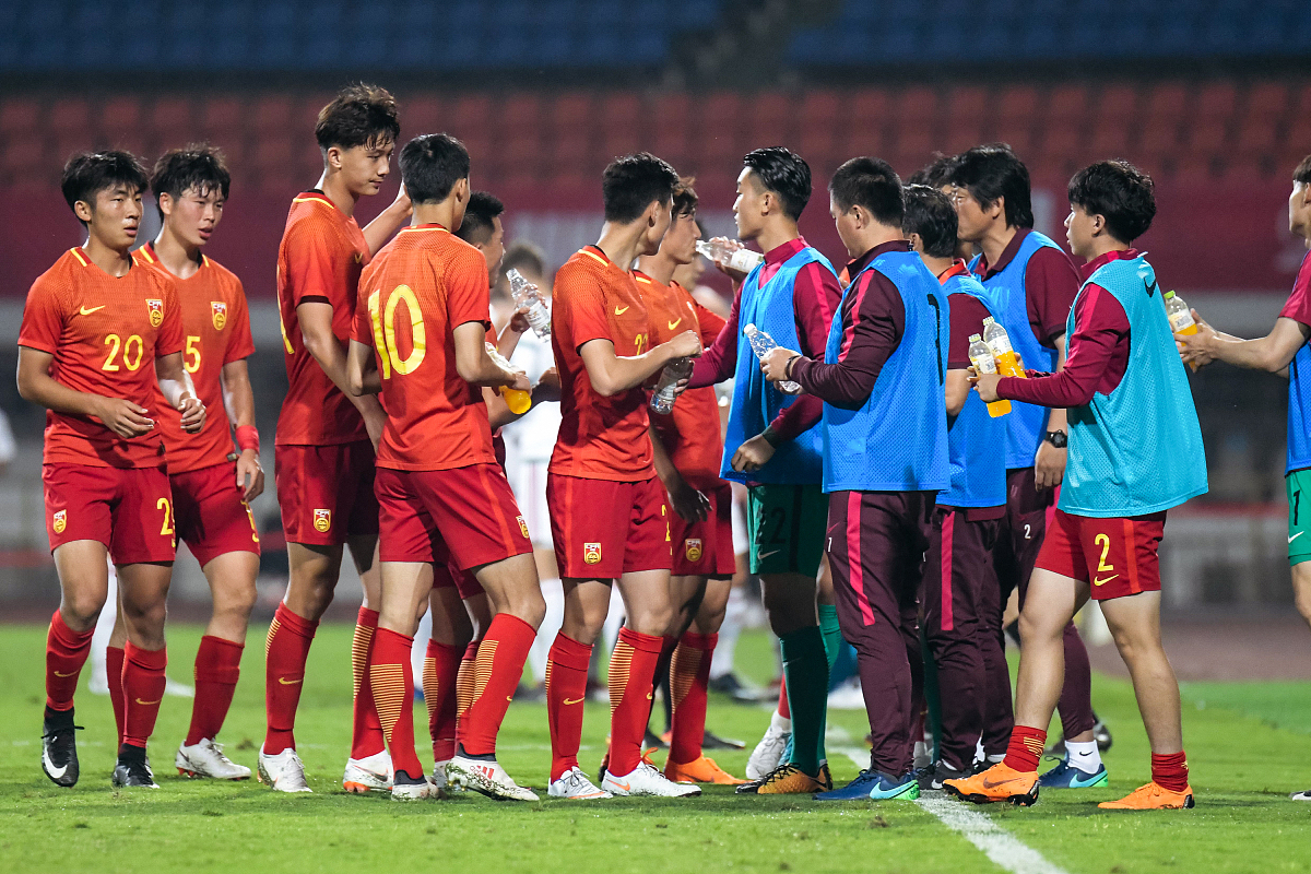 国内足球联赛中爆发多场精彩比赛