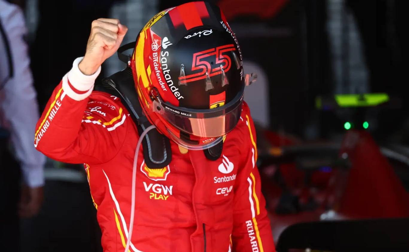 包含阿斯顿马丁碾压梅赛德斯，塞恩斯带队取胜的词条