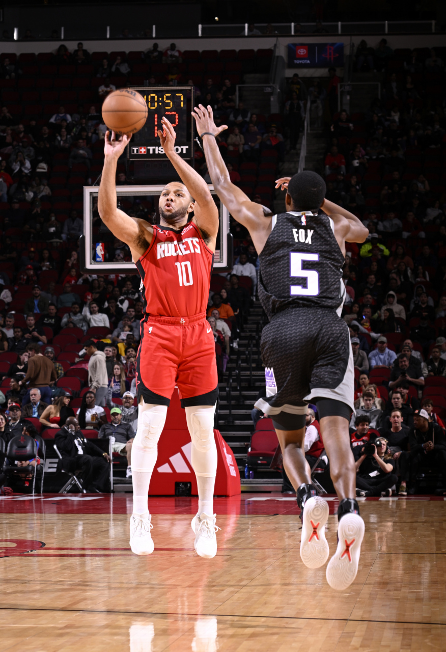 国王横扫上海队，福克斯扛起全队