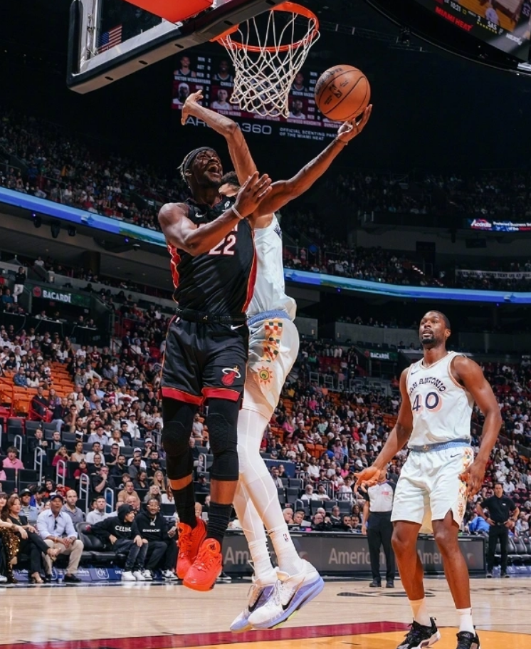 马刺轻取热火，乔治带队取胜