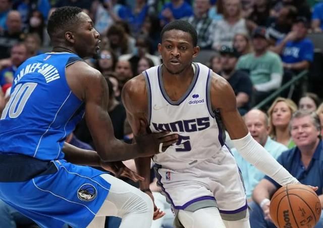 四川队鏖战浙江队，福克斯状态火热的简单介绍