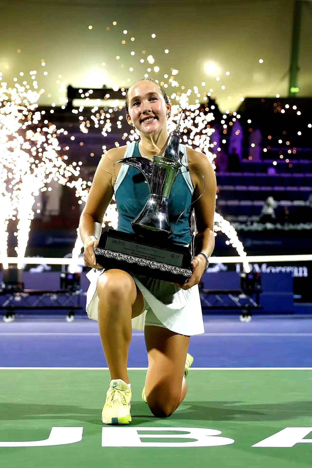 德国网球队完胜意大利网球队，西西帕斯三分雨点燃全场的简单介绍