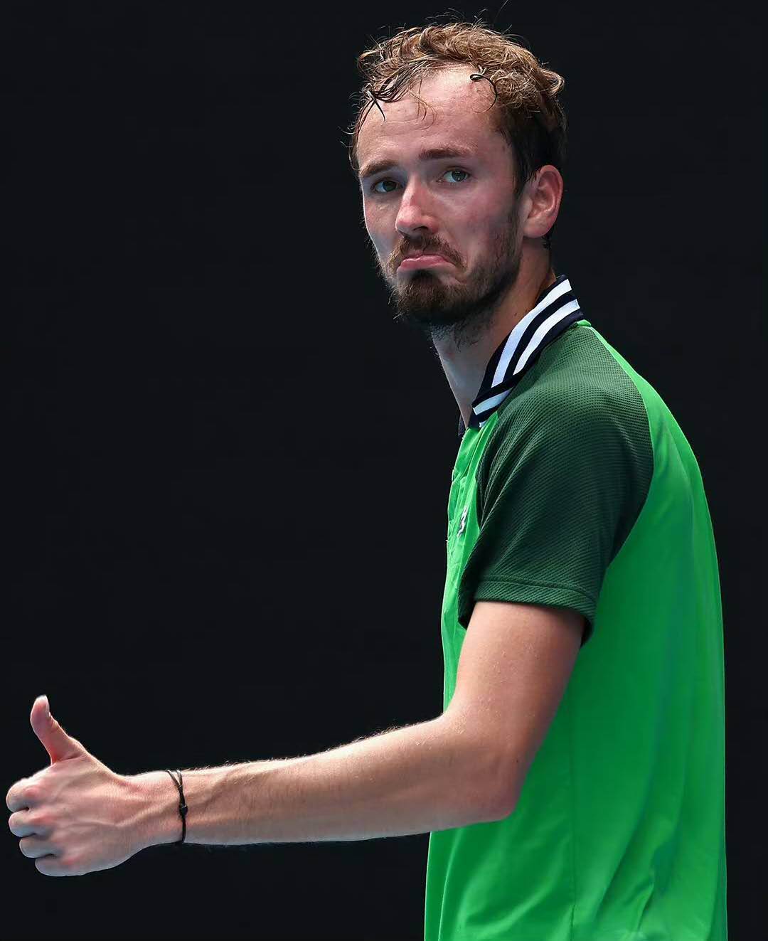 德国网球队险胜英国网球队，梅德韦杰夫统治全场的简单介绍