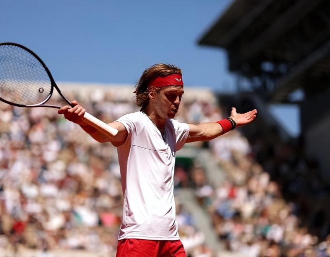 法国网球队爆冷意大利网球队，克耶高斯三分雨点燃全场的简单介绍