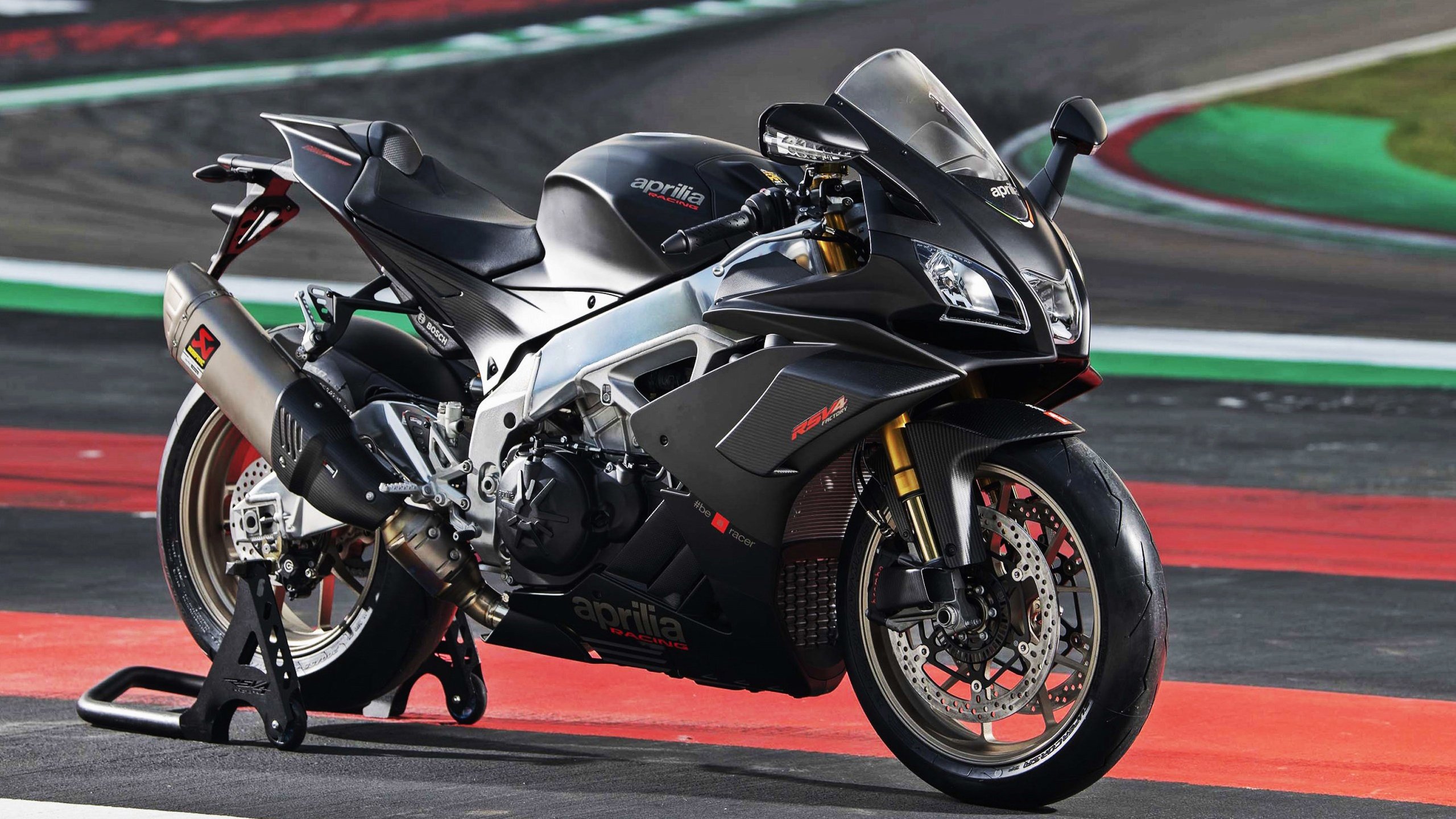 当密尔沃基的雪遇上戈壁的风,杰伦·格林与一场跨越次元的篮球对话